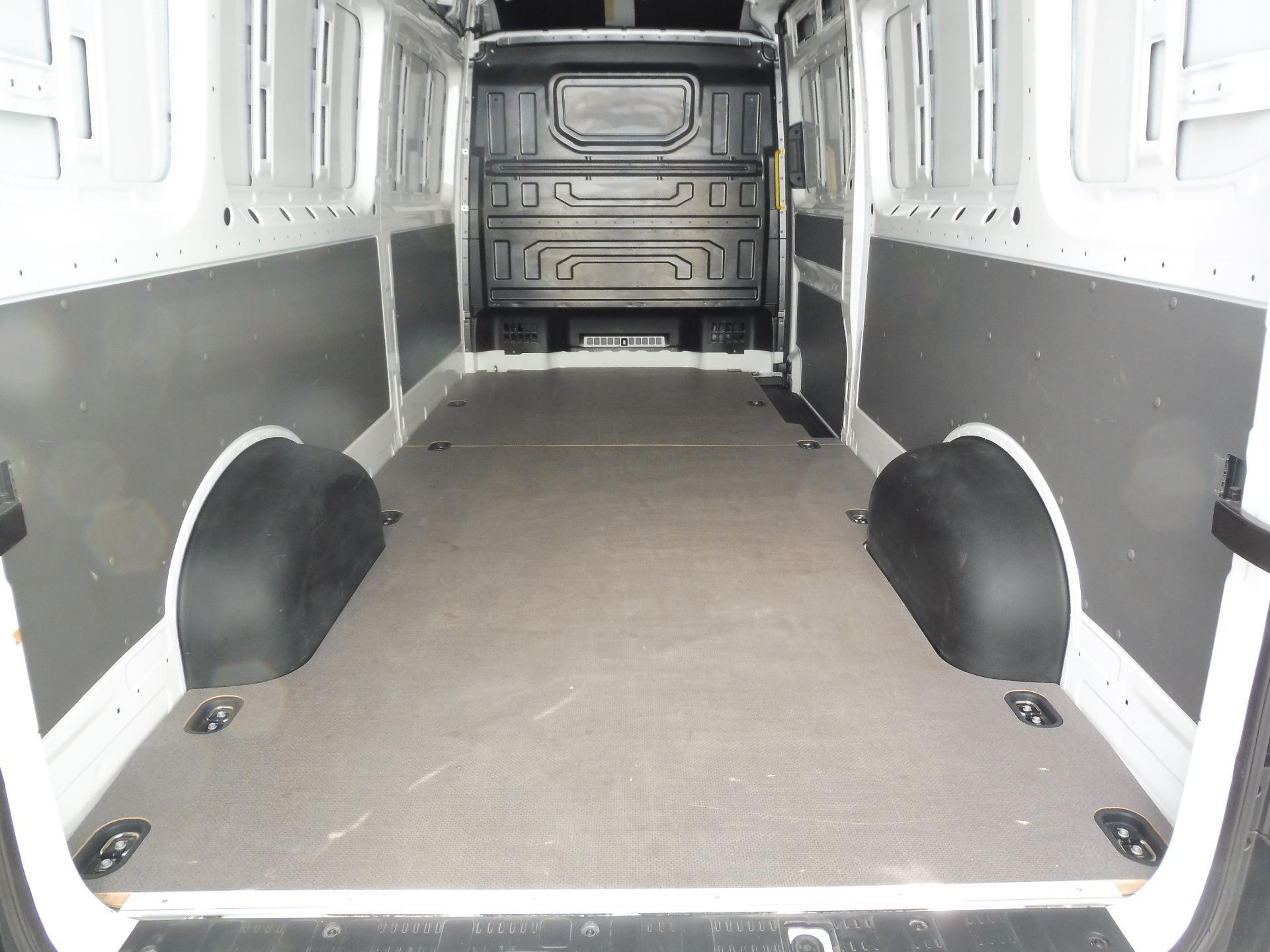 Volkswagen Crafter - skříňový vůz 