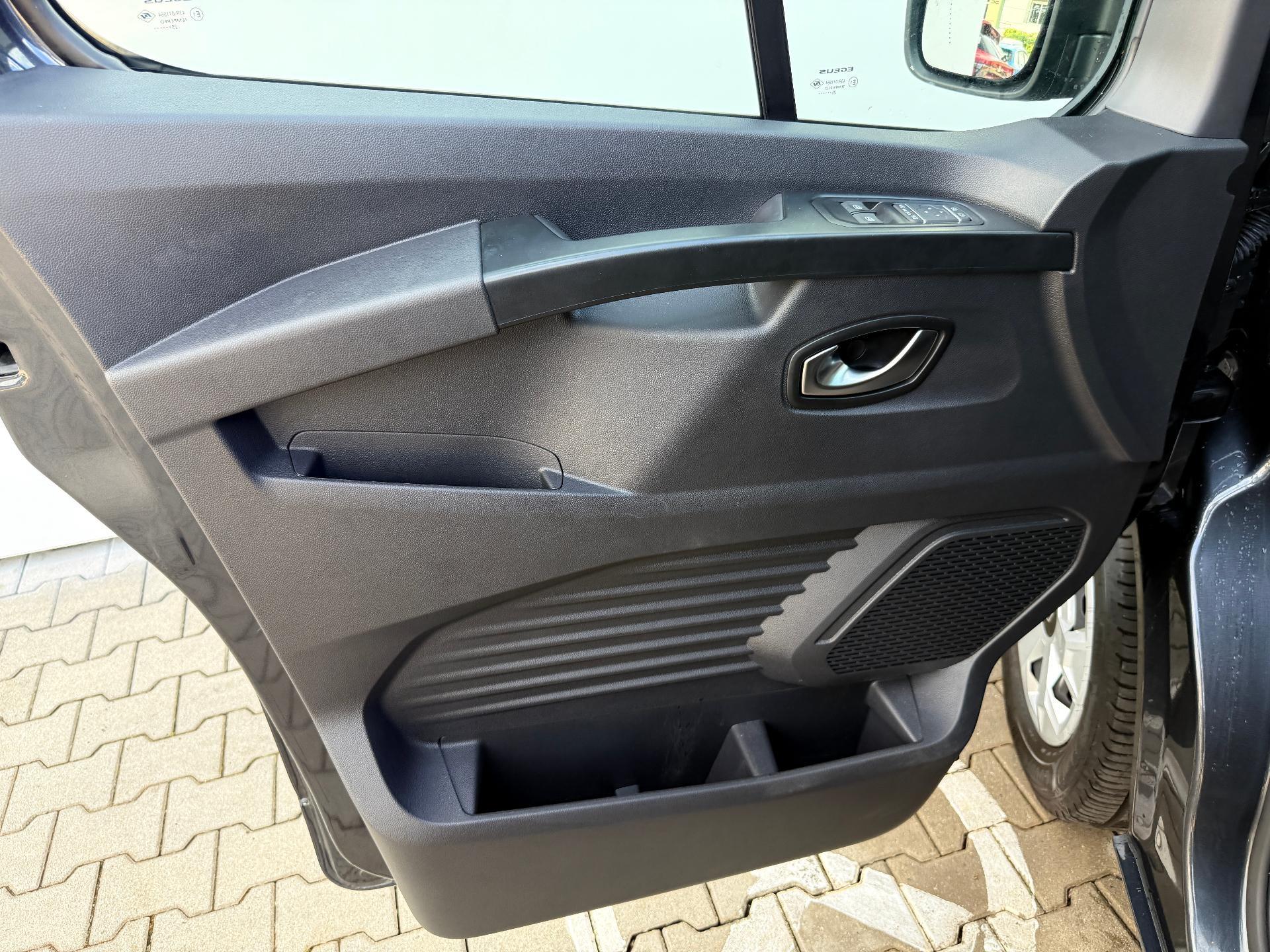 Renault Trafic (osobní)